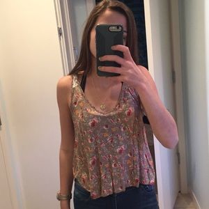 Floral tank. Lace back